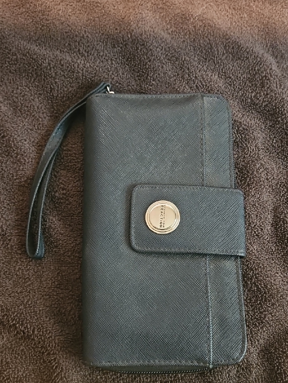Kenneth Cole Textured Black Wristlet Wallet